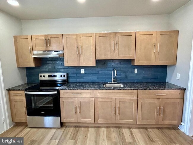 Building Photo - 1716 W Nedro Ave