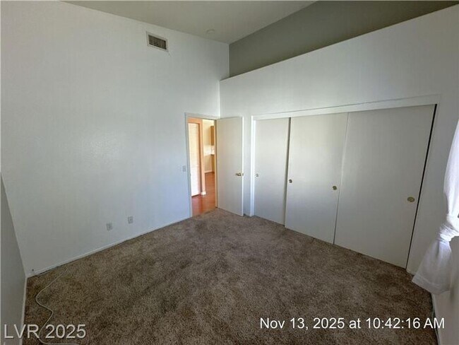 Building Photo - GORGEOUS 2nd FLOOR UNIT IN DESIRABLE GATED...