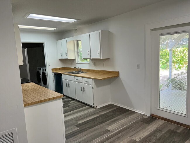 Building Photo - 2146 Golden Isle Ct