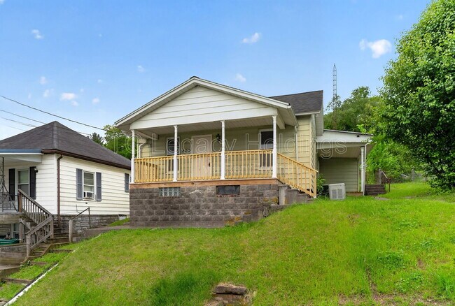 Building Photo - 407 Simpson Ave