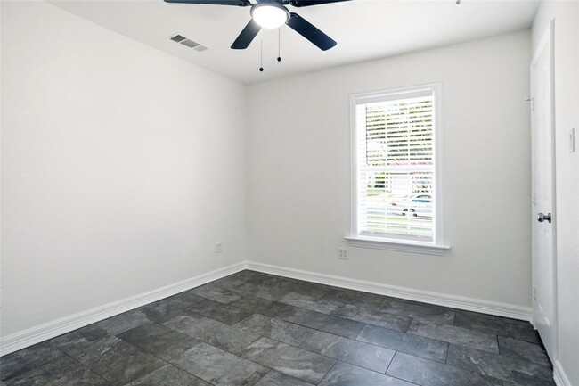 Building Photo - 1013 Irion Dr