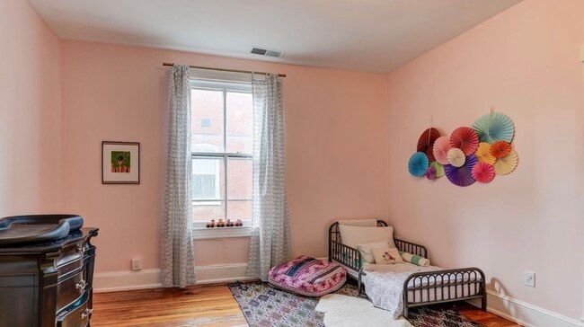 Building Photo - 7106 Maple Ave