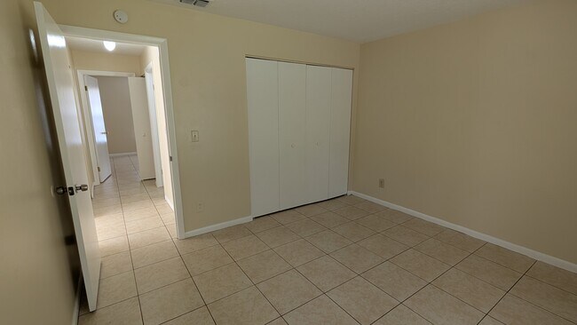 Building Photo - 2601 NE 23rd Ave