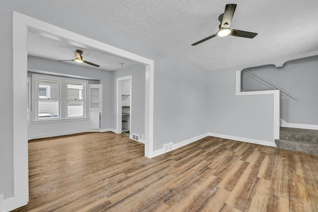 Building Photo - 1728 Hillview Rd