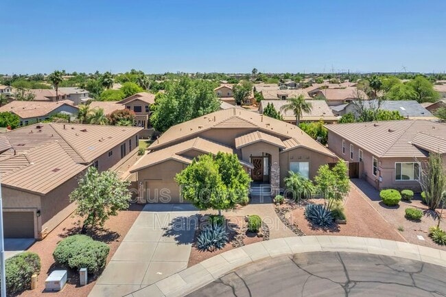 Building Photo - 1811 W Maplewood Pl