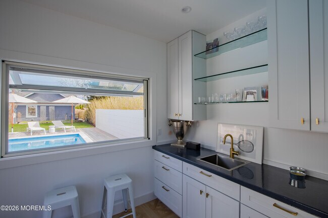 Building Photo - 207 Monmouth Ave