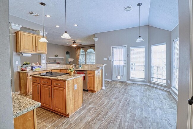 Building Photo - 2123 Meadow Park Cir