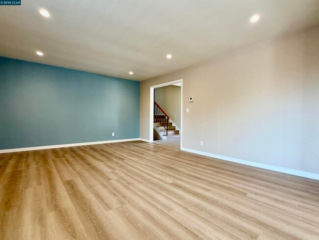 Building Photo - 148 Lancaster Way