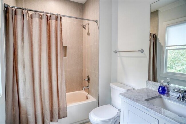 Building Photo - 2975 Osborne Rd NE