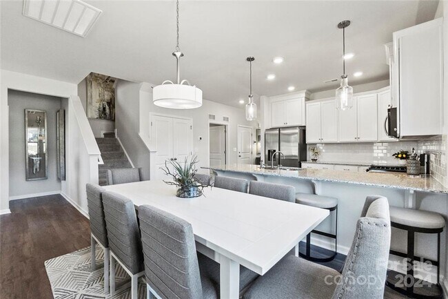 Building Photo - Captivating Family Home | 4 BR/3BA | 2 Car Garage | Backyard