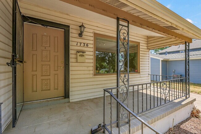 Building Photo - $3,195, 3-bed, 3-bath located in Denver wi...