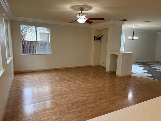 Building Photo - Modern 4 Bedroom w/ Loft Stonegate Area Vacaville *Star Rentals