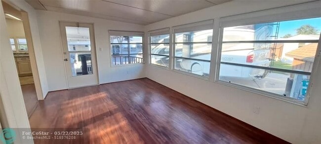 Building Photo - 5362 SE 65th Ave
