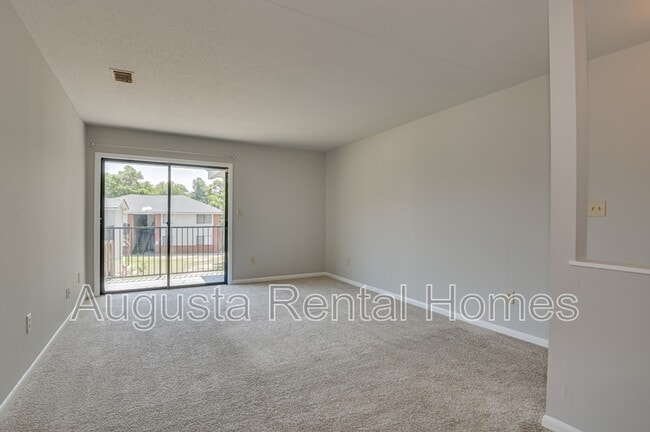 Building Photo - 2824 Thomas Ln