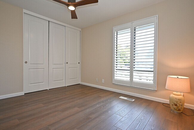 Building Photo - $3190 -- Beautifully Remodeled Townhome in...