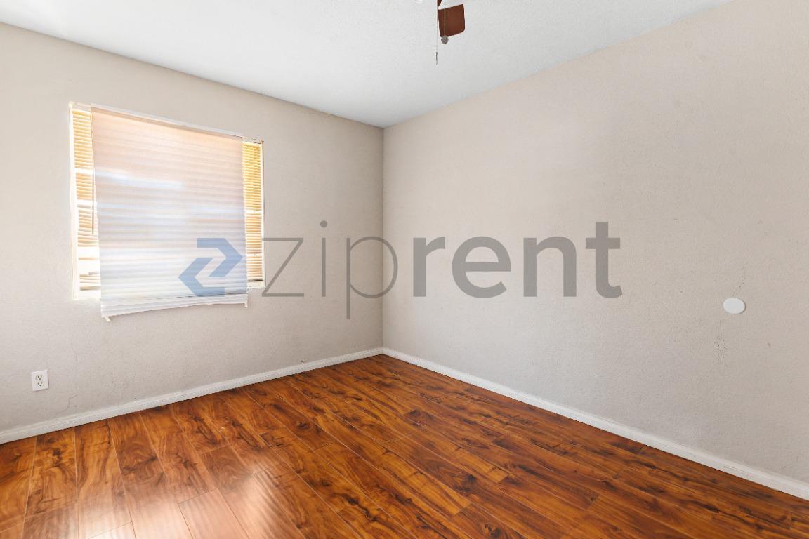 Building Photo - Unit