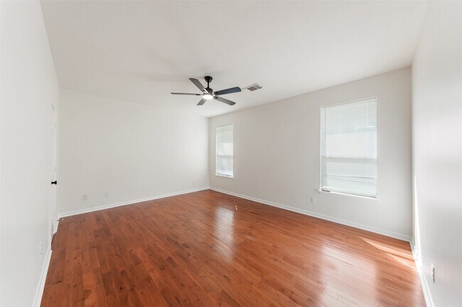 Building Photo - 923 Shirefield Ln