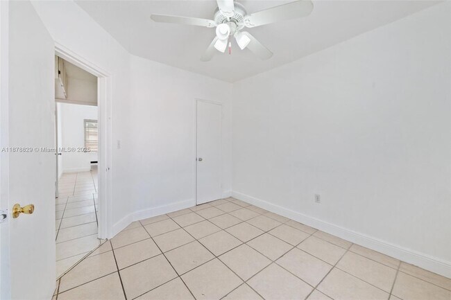 Building Photo - 3571 SW 10th St