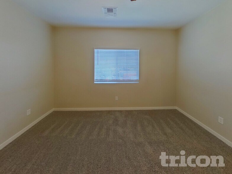 Building Photo - 4551 E Gary St