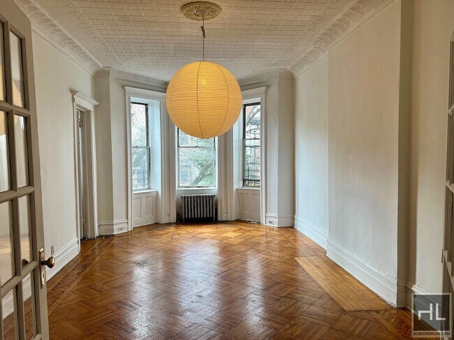 Primary Photo - 2.5BR 1BA Crown Heights Limestone Parlor L...