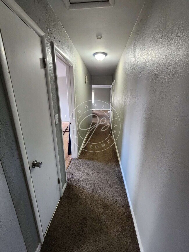 Building Photo - Charming 1-Bed with Spacious 1050 Sq Ft Layout in Toledo's Heart!