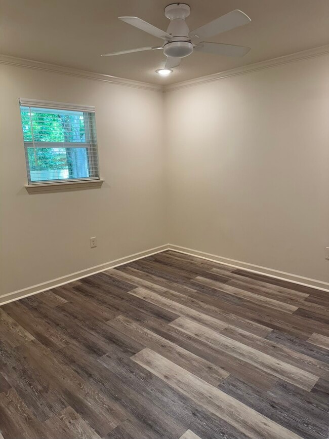 Building Photo - 104 Comanche Dr