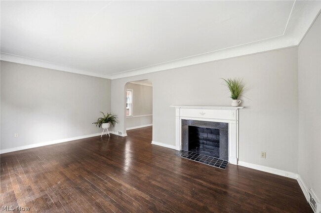 Building Photo - 3889 Grenville Rd