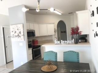Building Photo - 1000 Pipers Cay Dr