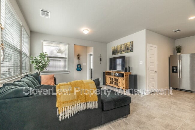 Building Photo - 412 Hortus Dr