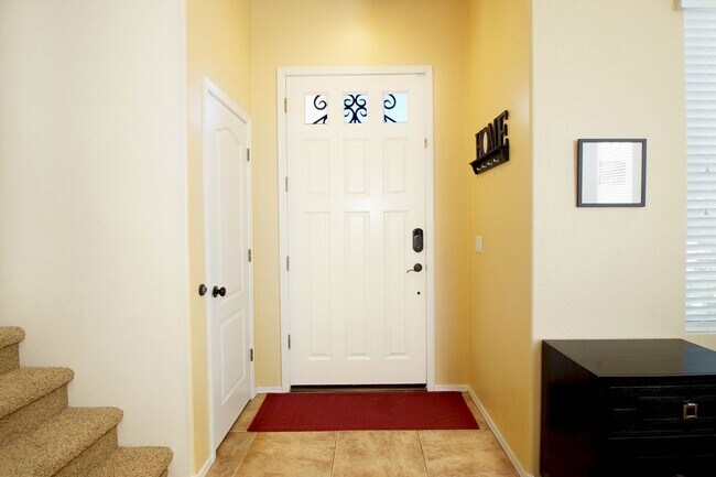 Building Photo - 4 Bedroom Furnished Gilbert Home