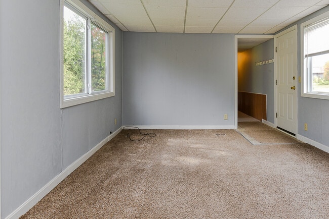 Building Photo - 8 Hilltop Dr
