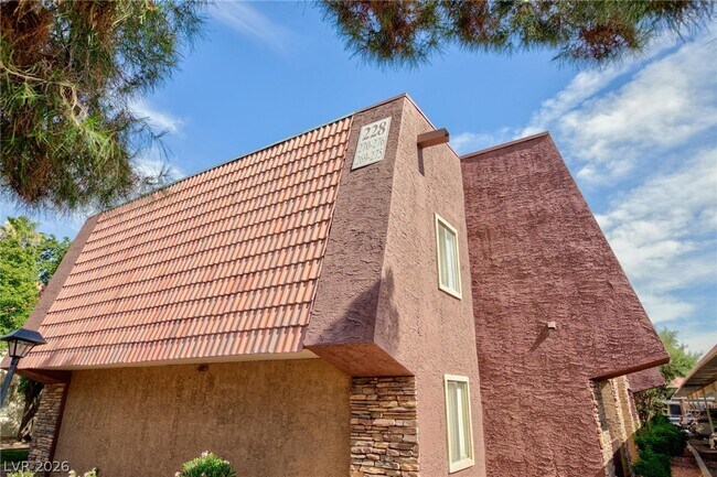 Building Photo - 5240 Indian River Dr