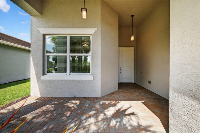 Building Photo - 11650 SW Moon River Way
