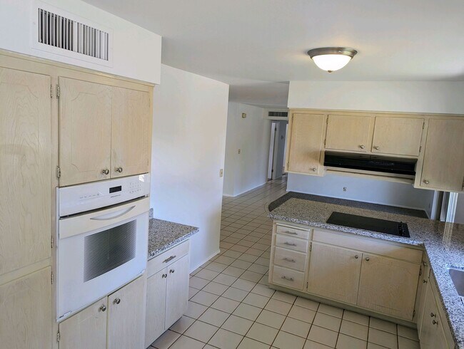 Building Photo - EXCEPTIONAL AREA/NEIGHBORHOOD-4 Bedrooms~S...