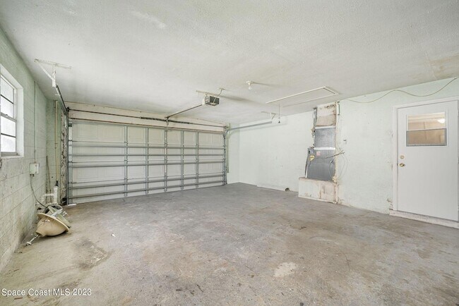 Building Photo - 608 Sacre Coeur Dr