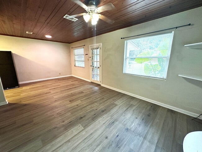 Building Photo - 1411 McCauley Rd