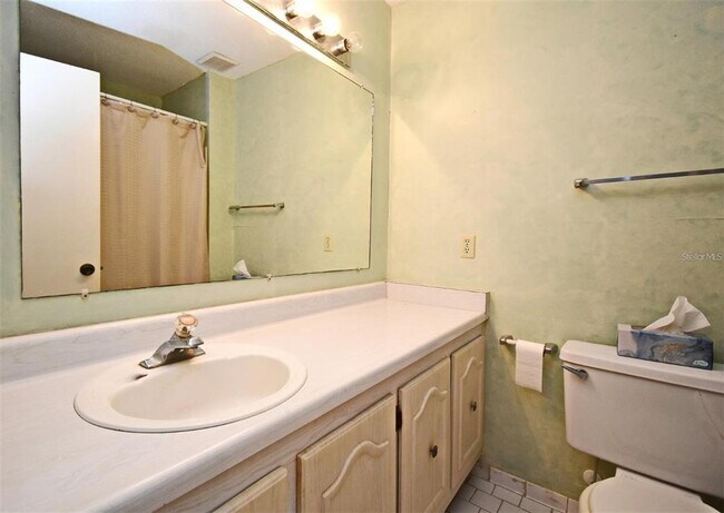 Building Photo - 536 Orange Dr