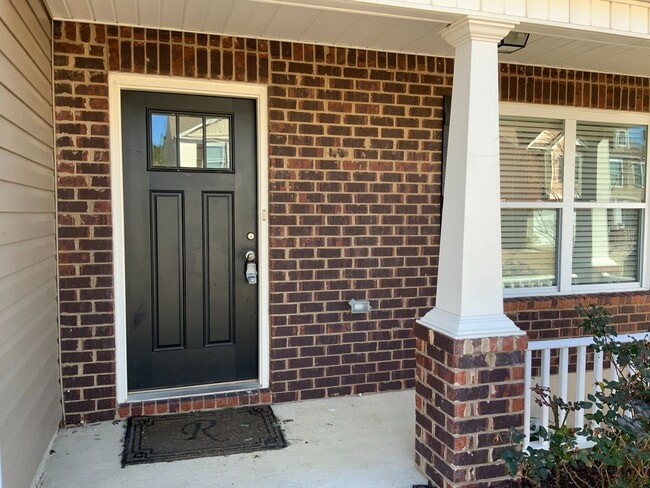 Building Photo - Chelsea Reserve  4 BR / 2.5 Ba / 2 family Room / 2 stories