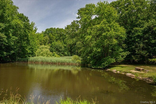 Building Photo - 548 Warburton Ave