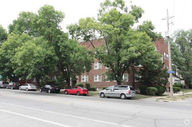 Tudor Building - Ingersoll Park Studio Apartments 3607