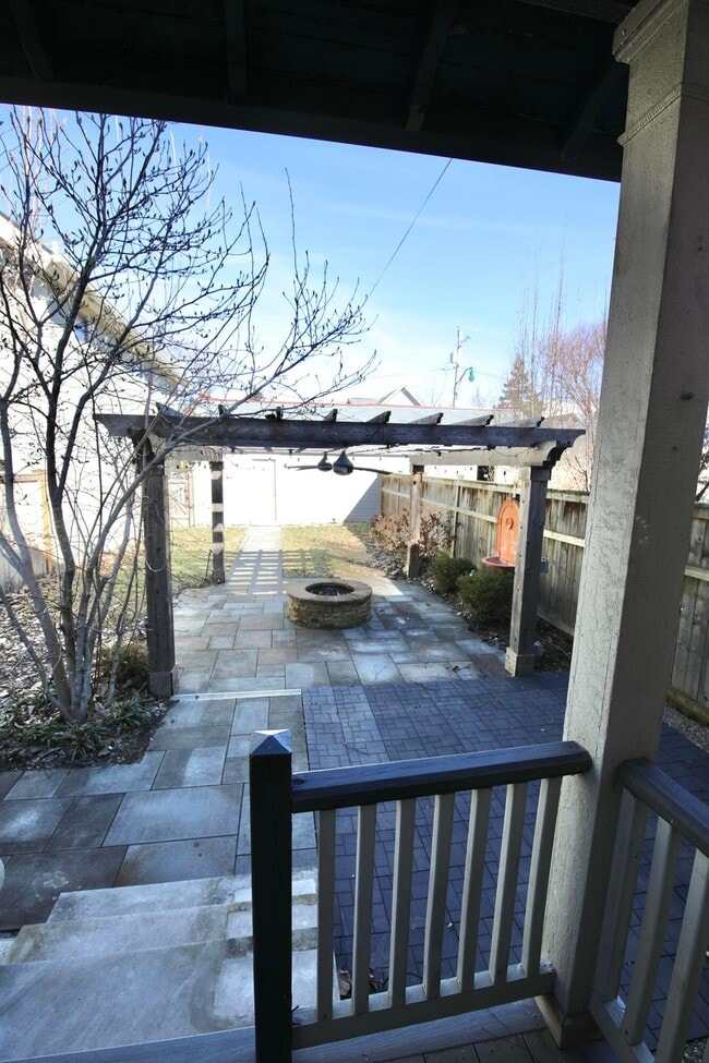 Building Photo - 310 E Beck St