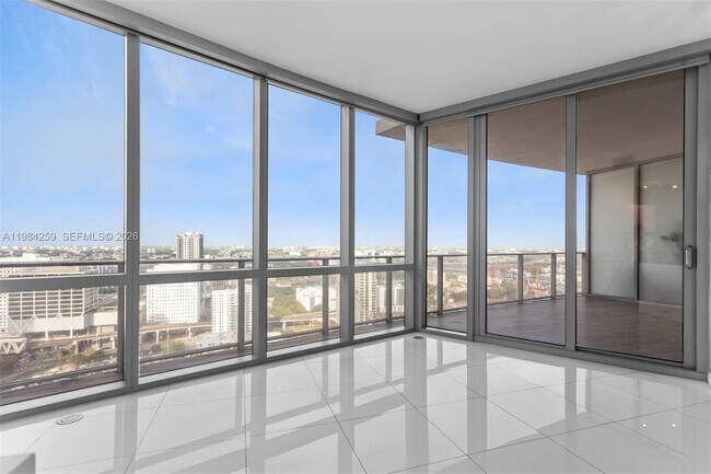 Building Photo - 851 NE 1st Ave