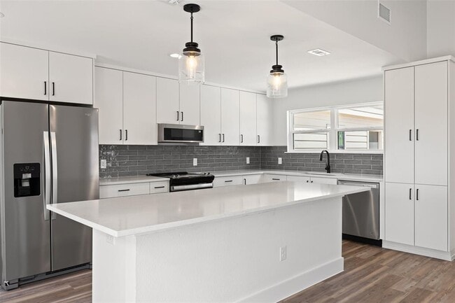 Building Photo - 11151 State Hwy 71