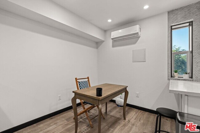 Building Photo - 28207 Laura La Plante Dr