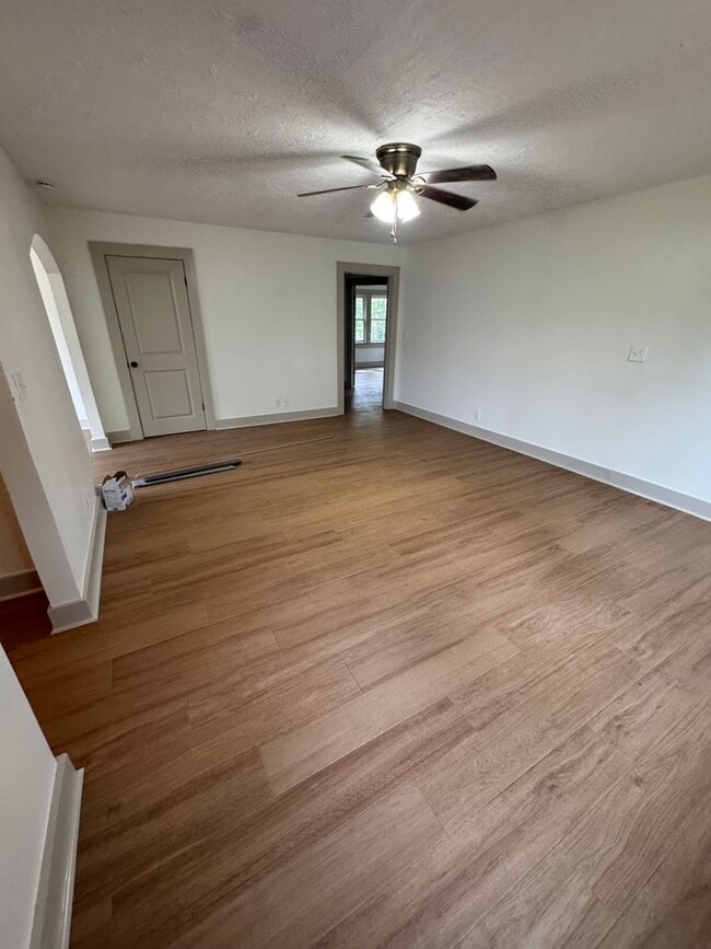 Building Photo - Newly Remodeled 3Bd/2Ba House