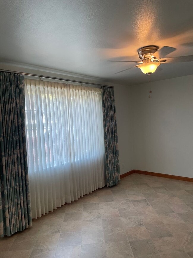 Building Photo - 2 BR/1.75 BA home in Edmonds