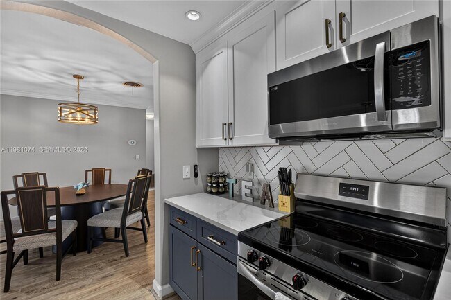 Building Photo - 2161 NE 62nd Ct