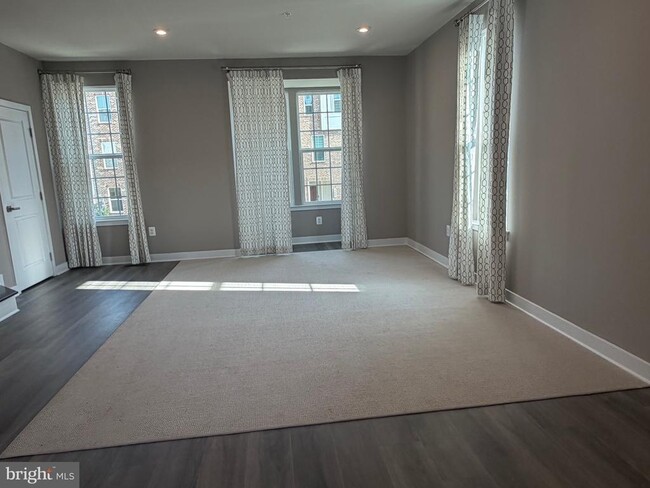 Building Photo - 149 Lawndale Dr