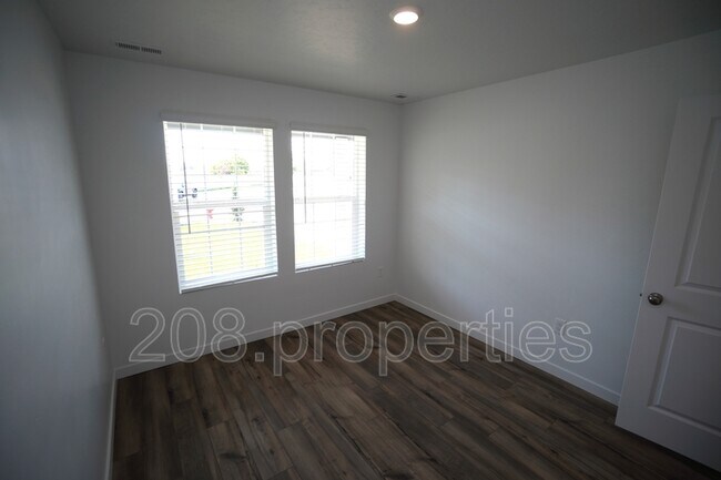 Building Photo - 798 Education St