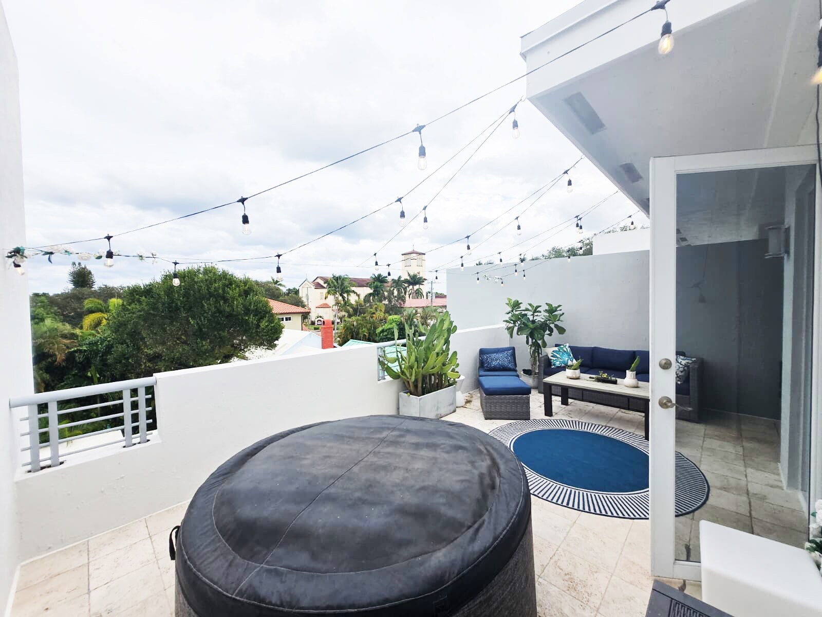 Building Photo - 302 NE 8th Ave